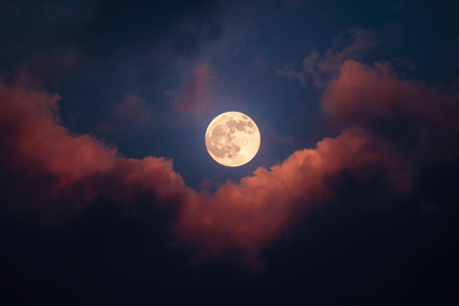 Moon Phase Meditation Routines: 12 Full Moon Rituals to Align with Your Inner Energy