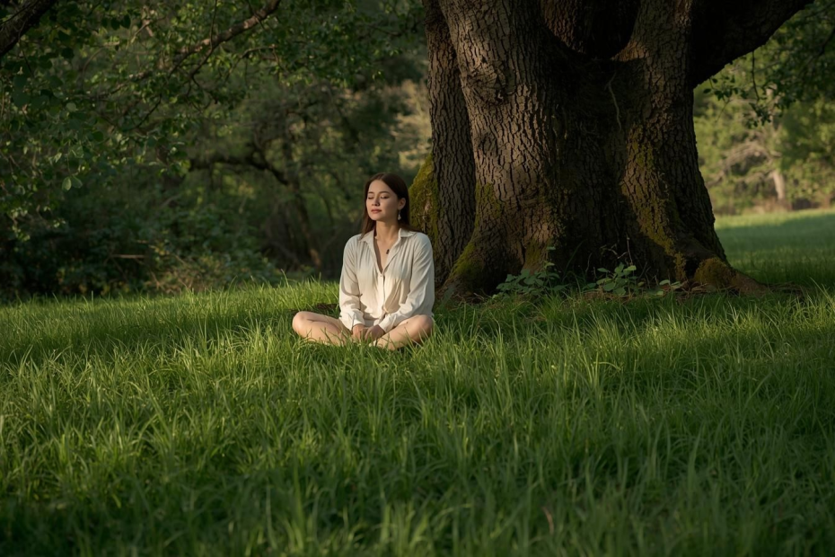 Grounding Techniques for Overthinkers: 7 Easy Ways to Get Out of Your Head (Wherever You Are)